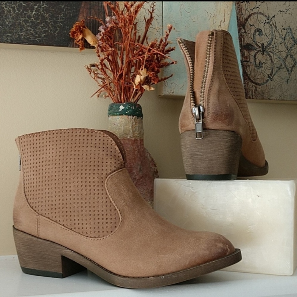 NEW Women's Western Boots Ankle Booties Distressed Tan Sand Soft Back Zip POP 6M